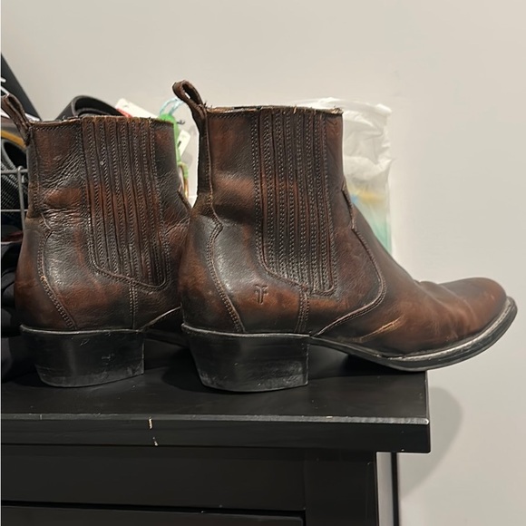 Round Toe Frye Sacha Chelsea Boot in Deep Brown Size 8 - Picture 3 of 6